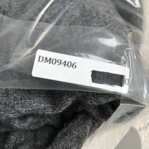 THE MENS STORE CASHMERE SWEATER GRAY V NECK LONG SLEEVE PULLOVER MEDIUM - Picture 9 of 9